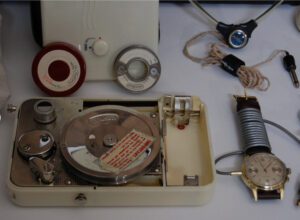 -sprzęty magnetofon Kudelskiego Czy drutofony też posiadamy Video 2000 ,VCR